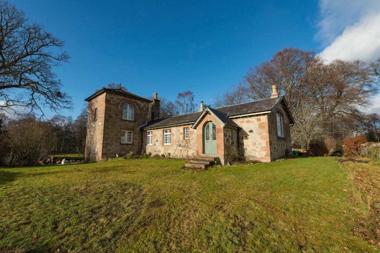 Evelix, The Old School House Holiday home *